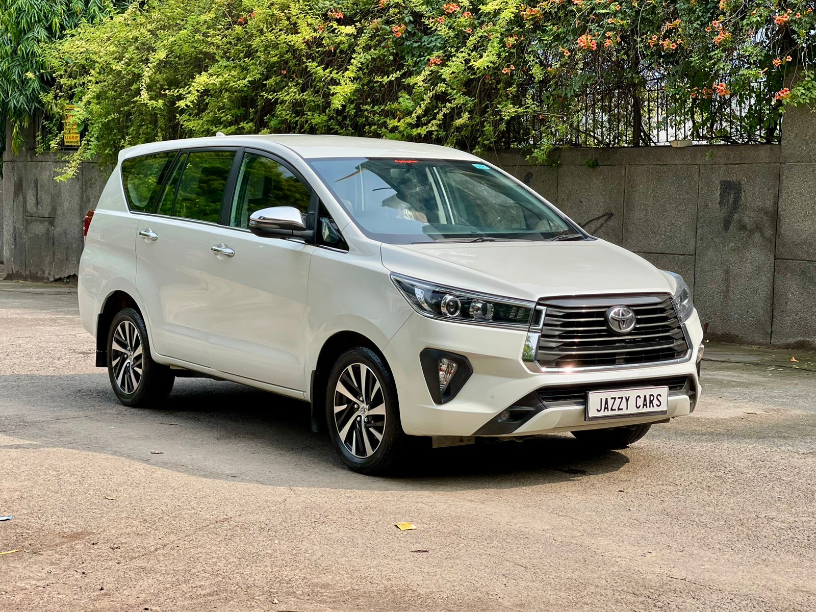 Toyota Innova taxi Porbandar â€“ 7 seater premium cab